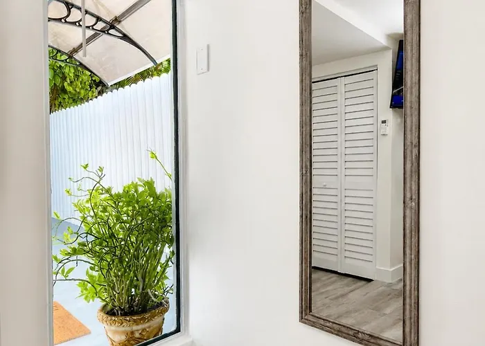 Little Havana Apartment With Patio Free Parking Near Airport